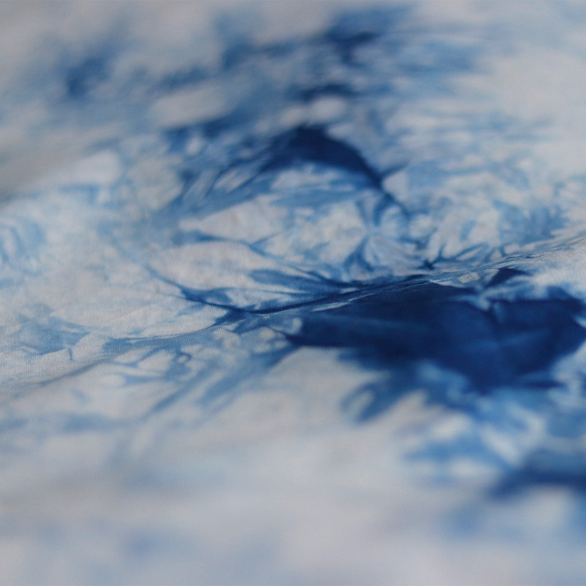 Coastal Indigo Breeze Table Runner — Botanical Shibori on 100% Cotton